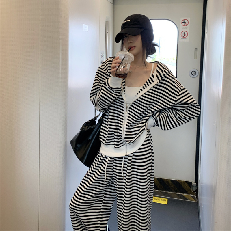 三件套运动服黑白条纹运动套装时髦阔腿裤子秋冬季巨好看的早秋两