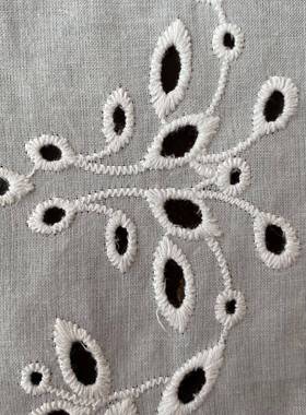 新款棉布绣厂花01247面料全棉布冲孔绣布满幅高密度绣花工现货花