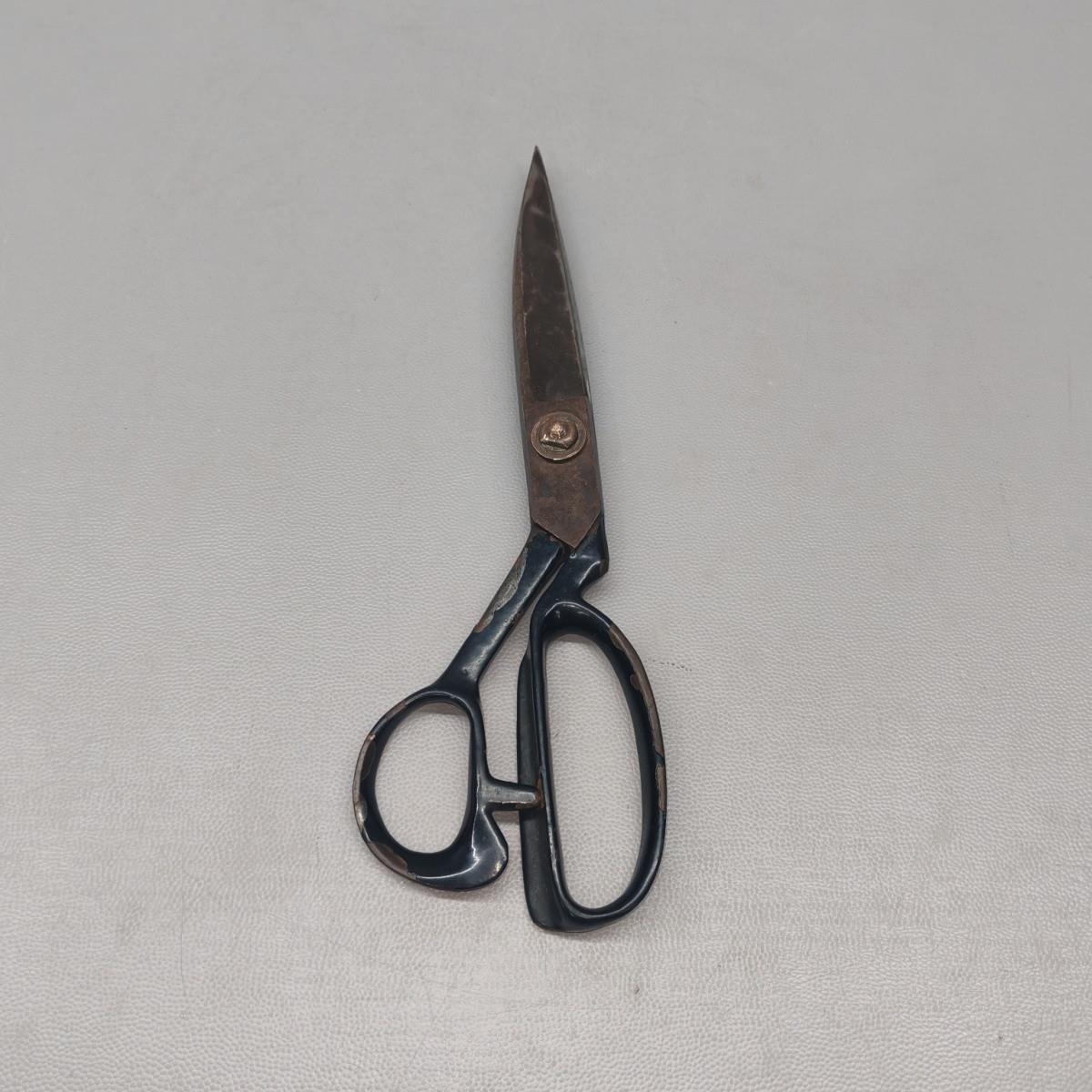 商標庄三郎作東鋏剪刀