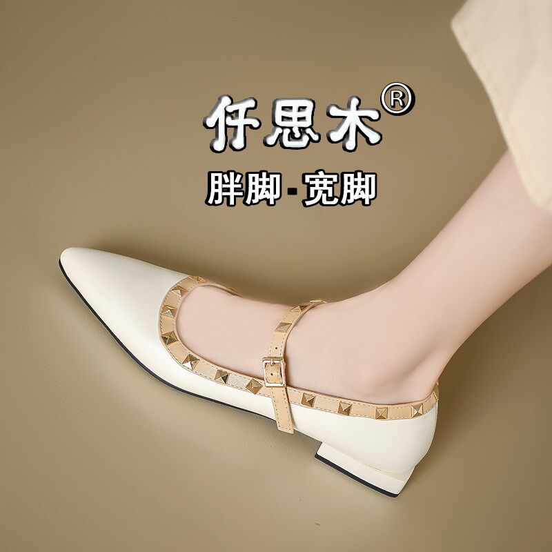 铆钉单鞋女平底胖脚肥脚宽大码女鞋z41一43春秋款低跟40白色尖头4