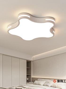 星143星吸顶灯儿童房顶简灯女孩主卧室灯具厅灯现代阳约餐厅台客