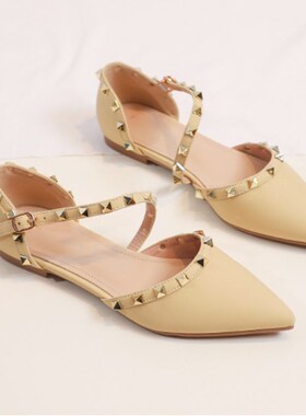 大码低跟尖d头凉鞋女41一43夏季铆钉一字带女款平跟小码女鞋31323