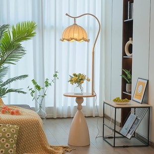 奶油风客厅落地灯沙发旁边几高级感置物氛围无线充U卧室床头柜台