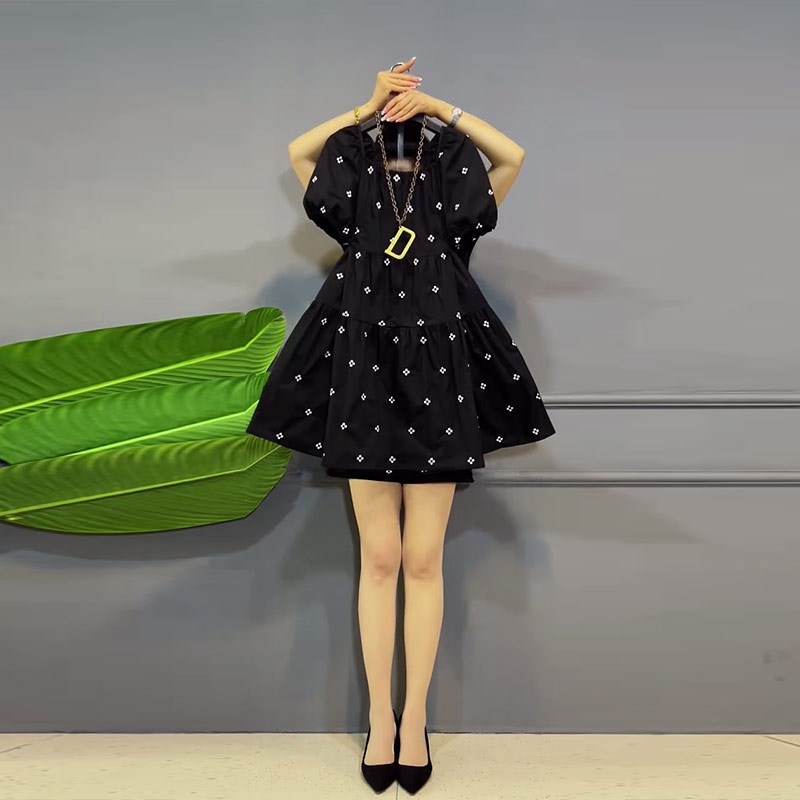 加肥大码女装方领碎花显瘦收腰连衣裙胖妹妹收腰显瘦中长款淑女裙