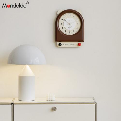 Mandelda免打孔奶油风挂钟客厅钟表2024新款家用复古创意挂墙时钟