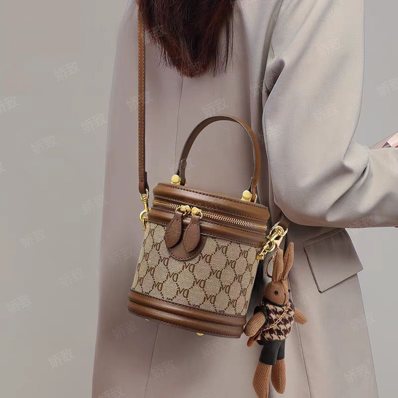 新品包包女士2024新款真皮包水桶包斜挎包夏季高级感洋气圆筒小包,箱包皮具/热销女包/男包,水桶包,淘宝优惠券,粉丝福利购,淘宝优惠卷