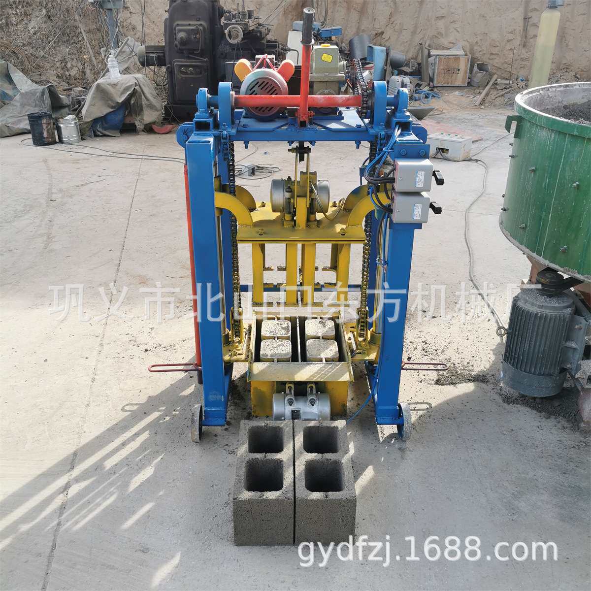 专业生产移动款小40机制作400-200-200空心砖机水泥制砖机