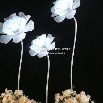 区新款婚庆道具婚礼花厂家布置迎宾装饰路引吊灯具亚克力发光橱窗