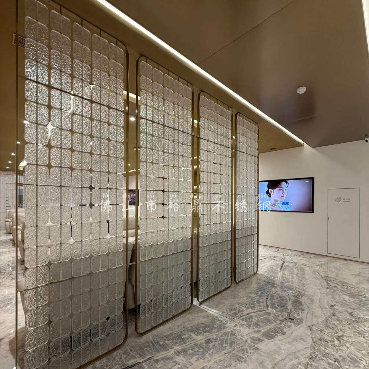 厂家不锈钢亚克力屏风网红轻奢渐变水晶玻璃隔断酒店餐厅装饰隔断