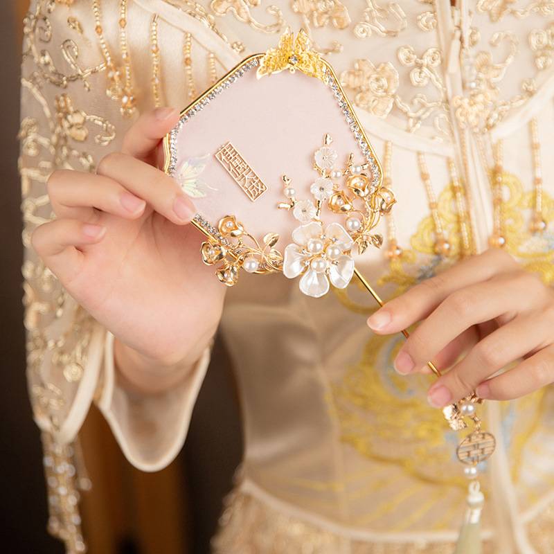 喜缘新中式秀禾晨袍迷你小团扇古风手持道具新娘重视巴掌扇结婚扇