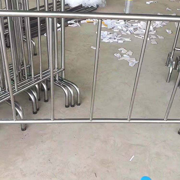 江西专业生产不锈钢移动式铁马护栏 伸缩组装临时道路铁马护栏