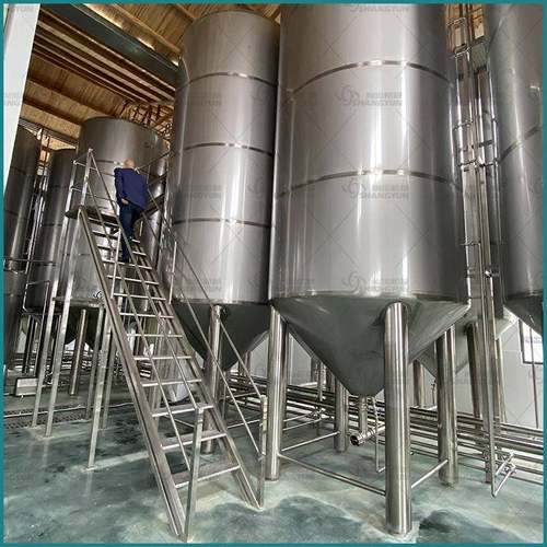 厂家供应304不锈钢储罐食品级白酒储存罐立式果酒密封罐