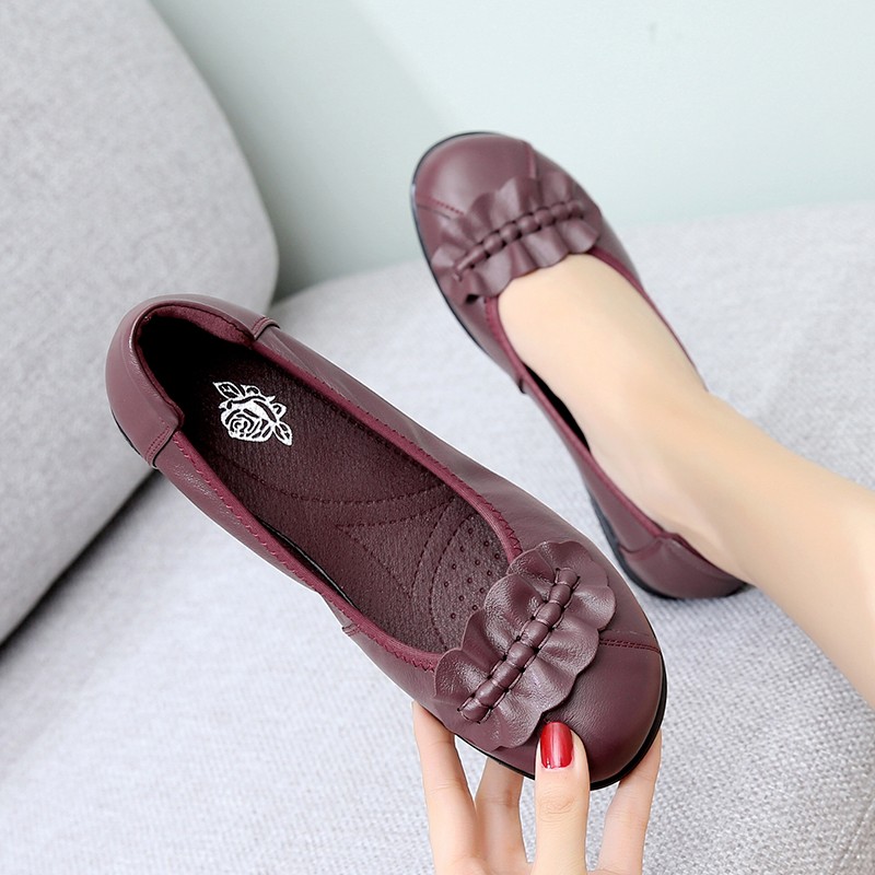 2021夏季妈妈舒适单鞋休闲大码女鞋胖脚宽肥潮款41-43真皮平底鞋