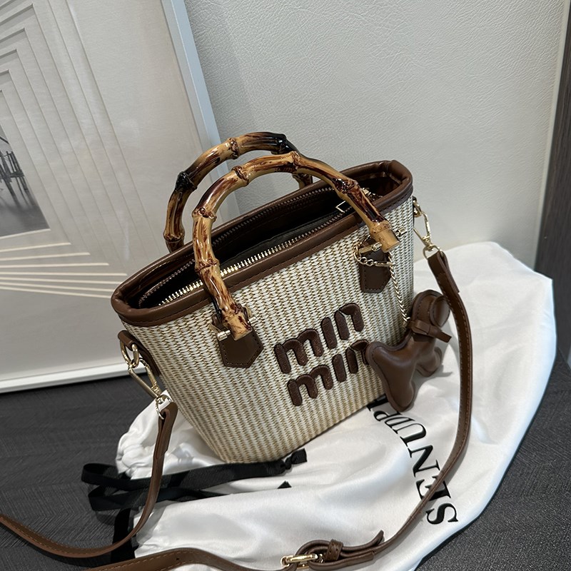 网红爆款菜篮子包包女2024新款秋季休闲海边度假斜挎包手提水桶包