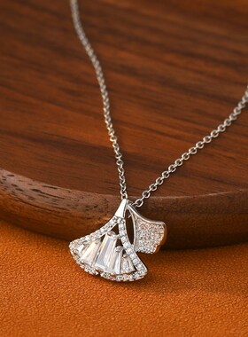 厂家直供新款铜镶锆石银杏叶锁骨链项链女镀真金轻奢气质树叶项饰