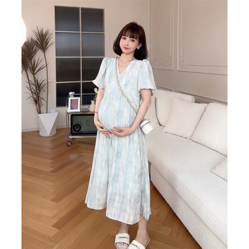 【莫兰色盘】孕期女装时尚孕妇装夏款遮肚洋气V领碎花孕妇连衣裙