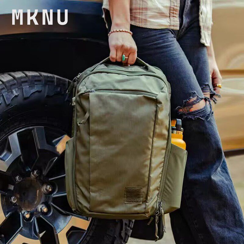 新款防水男士大容量户外商务旅行双肩包男生通勤电脑休闲徒步背包