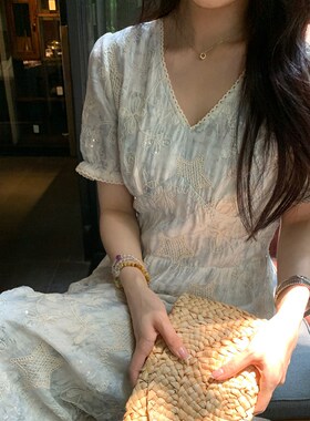 NAZ那子大码夏季V领重工立体绣花法式英伦洋气胖mm显瘦高腰连衣裙