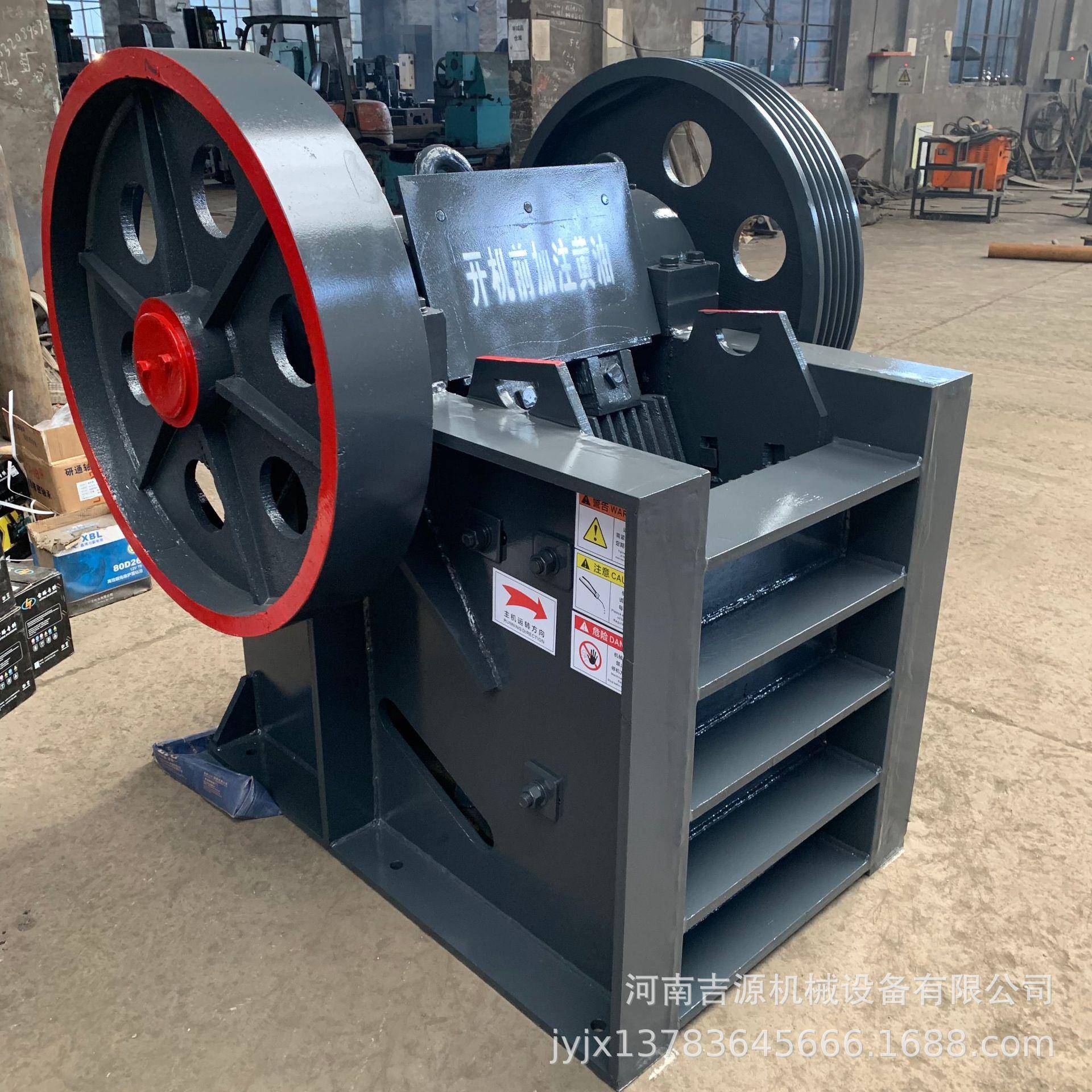 小型移动鄂式破碎机柴油机动力鄂式粉碎机建筑垃圾破碎制砂一体机