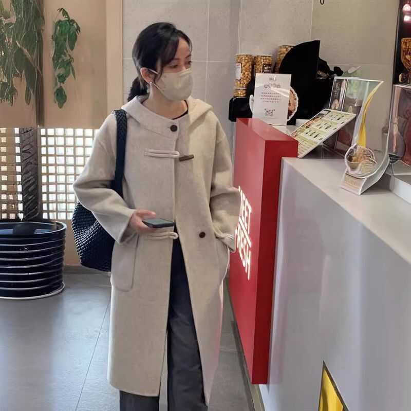 2024款连帽休闲款双面羊毛大衣女木扣宽松中长款通勤毛呢外套