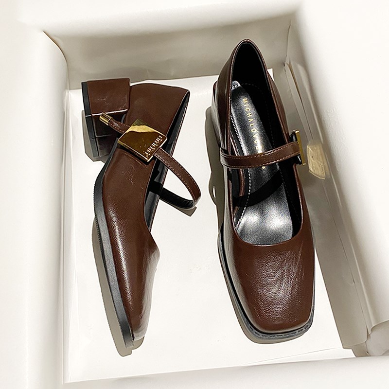 英伦风棕色粗跟方头浅口一字带单鞋2025年春秋新款软皮通勤高跟鞋