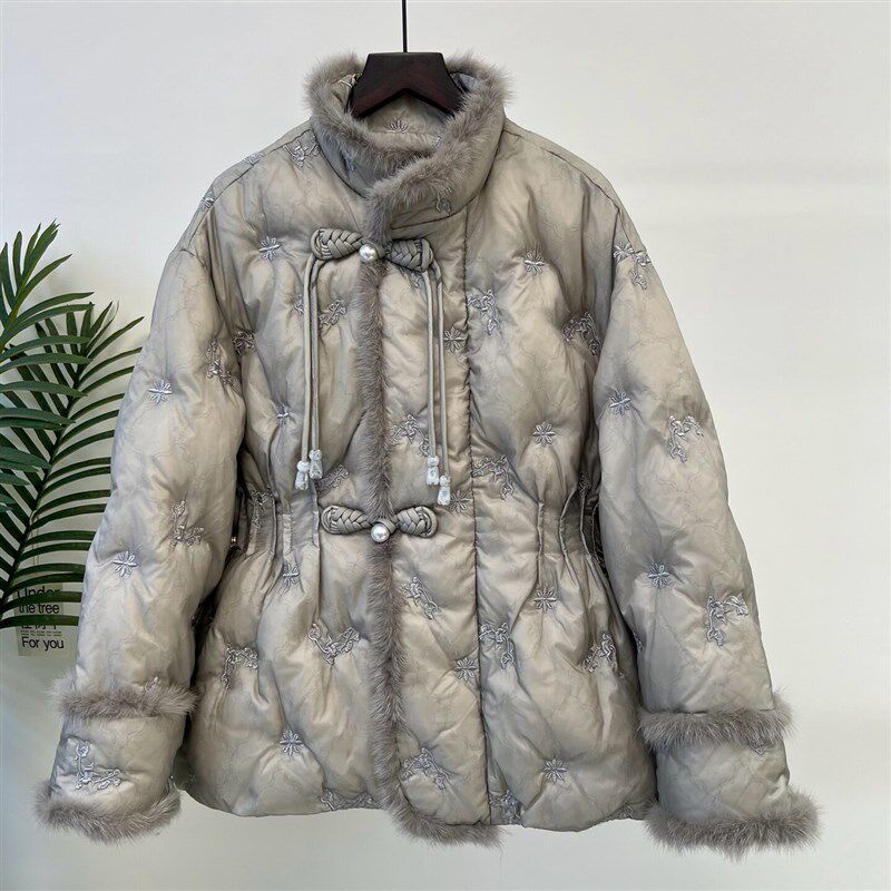 冬季中式新款妈妈装羽绒服厚款保暖外套宽松刺绣中老年收腰上衣女