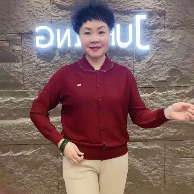 中老年妈妈毛衣红色针织开衫女士2024秋冬新款打底羊毛衫外套上衣