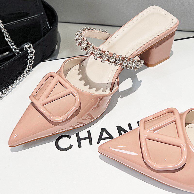 裸色法式高级感半拖鞋2025新款夏季尖头中粗跟外穿凉拖V扣高跟鞋