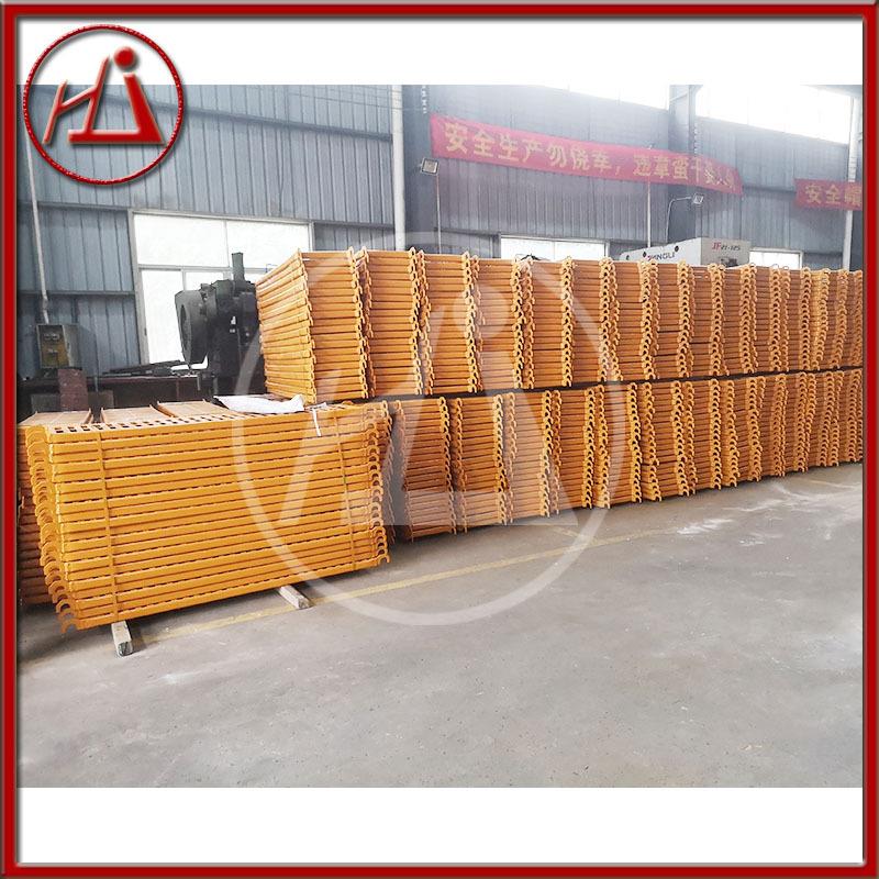 香蕉扣脚手架安全爬梯施工平台操作台黄色条状带钩踏板