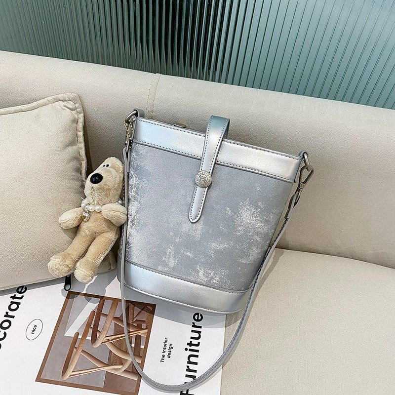 今年流行爆款包包女式2024新款国风水桶包超火洋气百搭单肩斜挎包,箱包皮具/热销女包/男包,通用款女包,淘宝优惠券,粉丝福利购,淘宝优惠卷