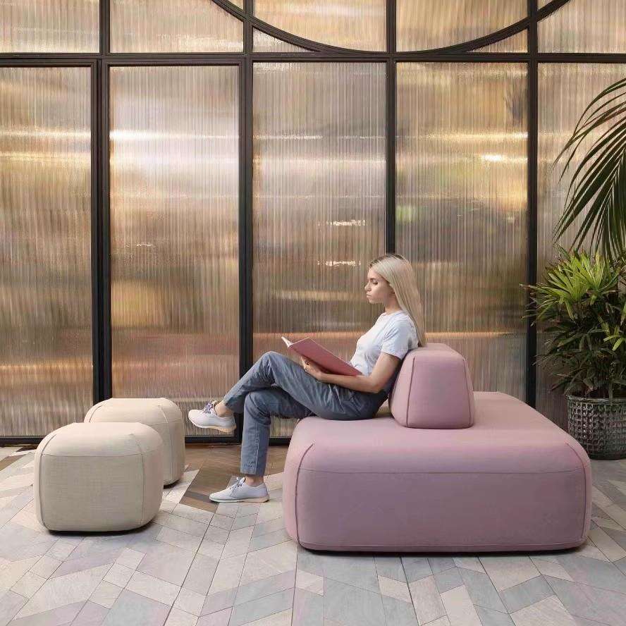 北欧轻奢客厅布艺沙发简约设计师工作室酒店商城休息椅休闲方凳