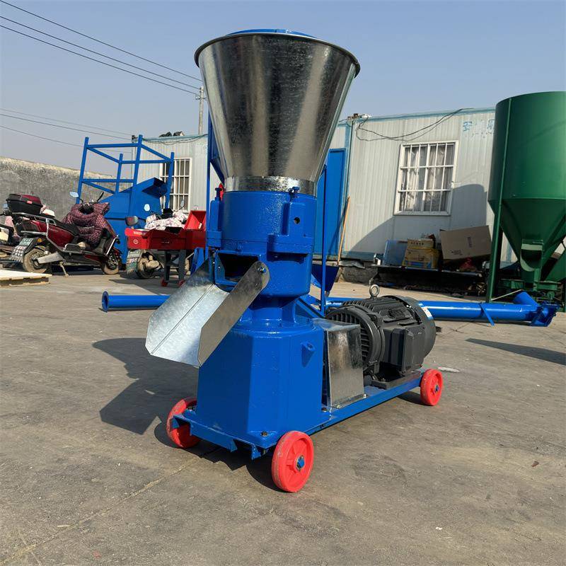 出口养殖牛羊饲料秸秆颗粒机花生皮草饲料颗粒机精饲料颗粒视频