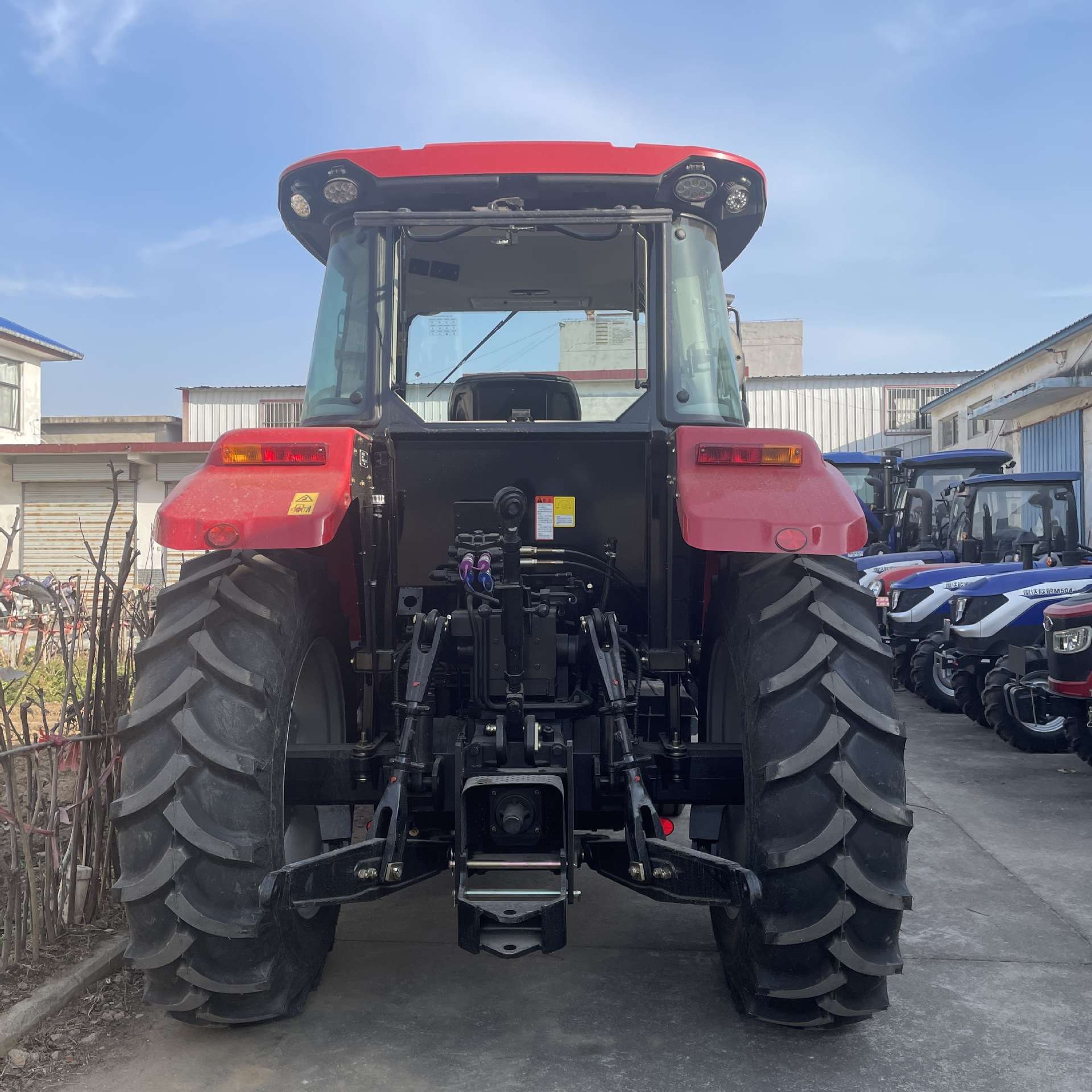 东方红拖拉机lx1600-m大马力四驱农用小型耕地机多功能四轮柴油