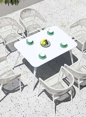 白色户外桌椅庭院休闲藤椅防水防晒简约仿藤室外奶茶店网红藤编椅