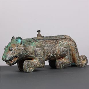 古青铜器摆件 商周时期 伏鸟双尾青铜虎 江西省博物馆藏