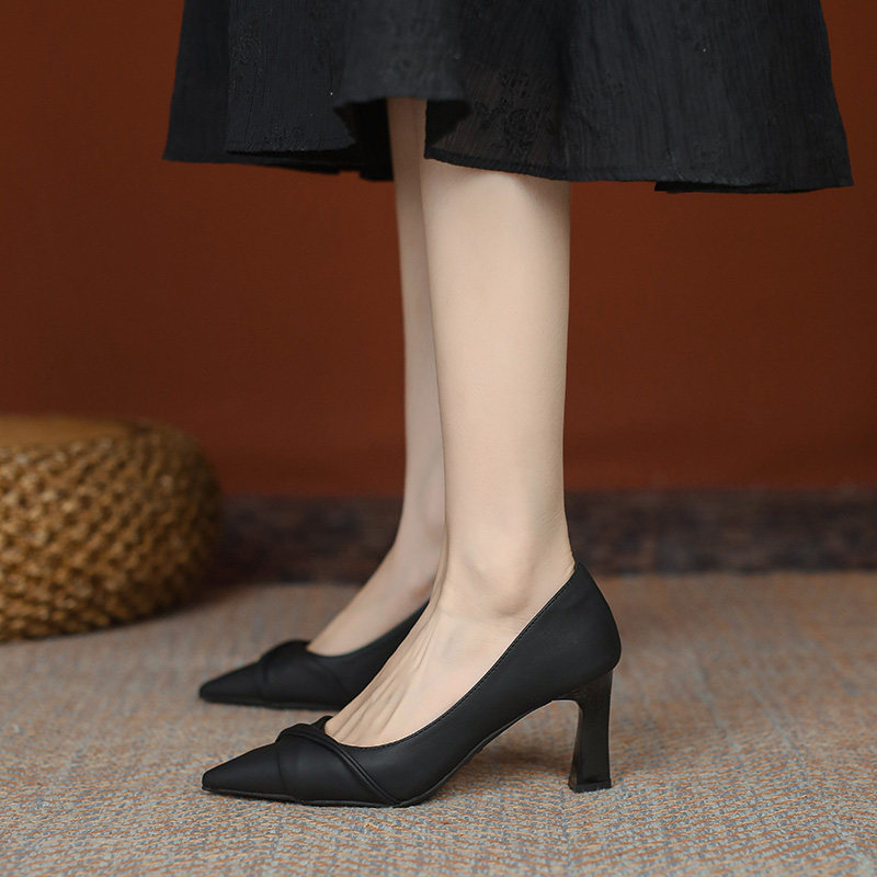 法式气质高跟鞋女粗跟小众通勤黑色皮鞋米白N色久站不累脚尖头单