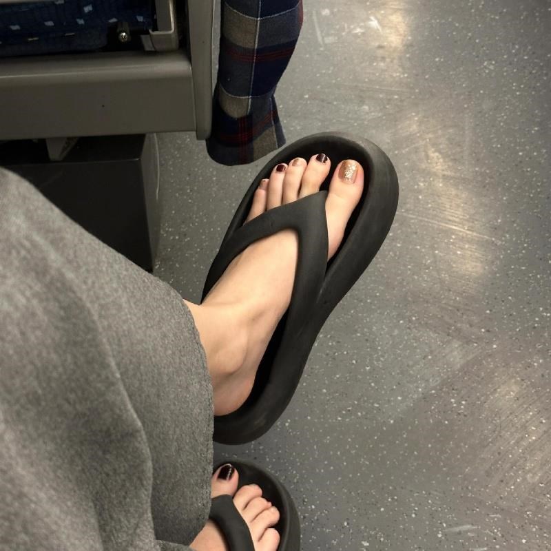 拖鞋女夏外穿海边人字拖厚底2024E新款凉拖鞋踩屎感增高防滑沙滩