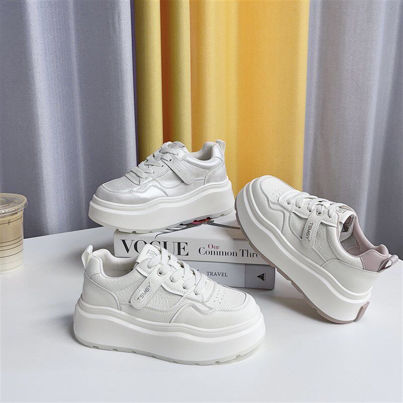 厚底增高百搭小白鞋女款2025新款今年流行爆款V轻便不累脚板鞋