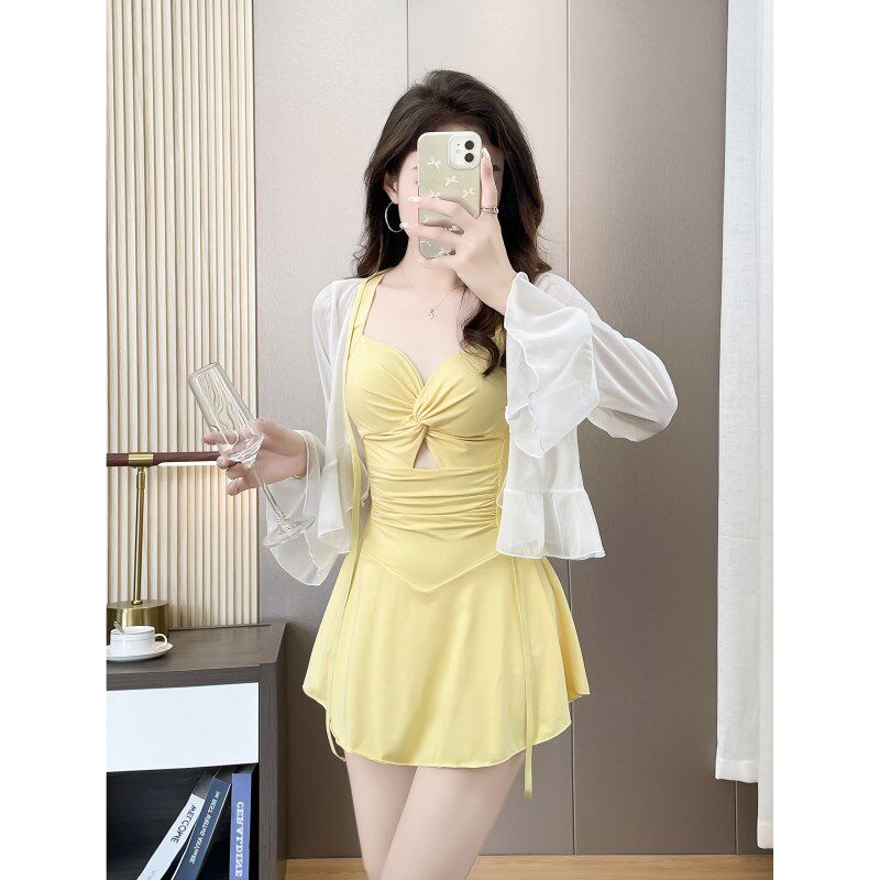 泳衣女2025年新款连体长袖防晒遮肉显瘦裙式平角保守黄色温泉泳装