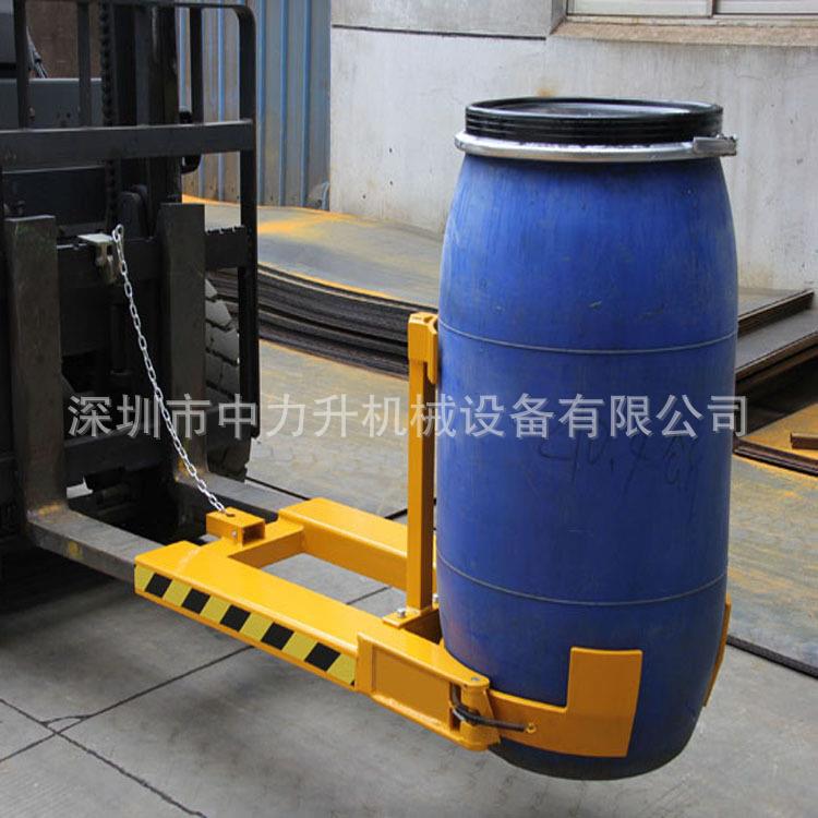 供应叉车油桶夹具 抱箍式搬运油桶夹 胶桶搬运DG400 塑料桶夹具