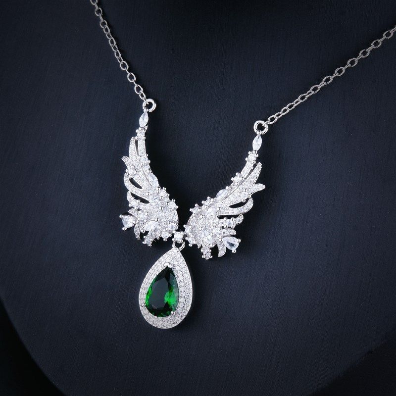 天使之翼祖母绿项链轻奢小众设计感高级锁骨链天使翅膀绿钻彩宝女