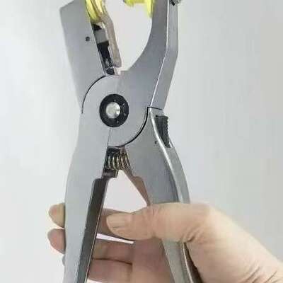 金属不锈钢耳标钳猪牛羊耳牌钳耳号钳耳标安装器动物打耳标钳
