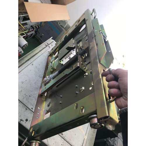 VS1-12 800 柜宽中置柜开关柜ZN63-12 真空断路器底盘车DPC-4-800