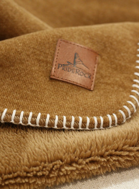 毛毯军绿色学生多功能吸湿发热毯子办公室斗篷式午W睡披肩午睡毯