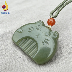 【一顺百顺】和田玉青海老坑料细腻油润湖水绿小猫百搭吊坠挂件