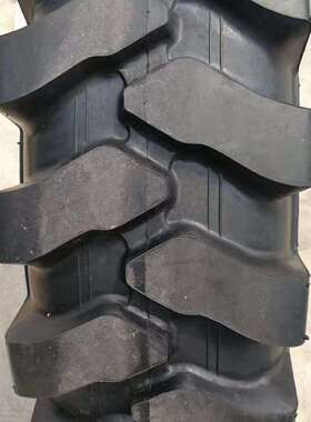 挖沟机专用轮胎900-20矿用花纹耐磨耐刺扎900R20驱动工程轮胎现货