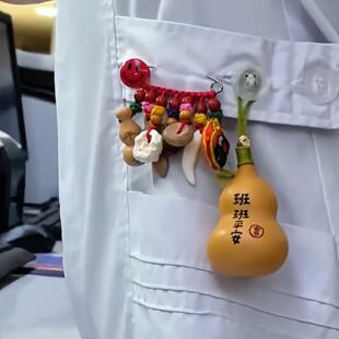 班班平安葫芦护士夜班平安挂件桃木狗牙猪惊骨随身别针医生值班