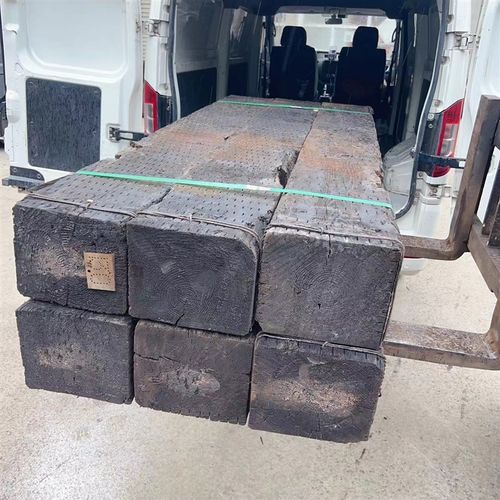 铁路枕木火车轨道油浸老旧木方造景吊车木枕钢材设备X垫木园林防