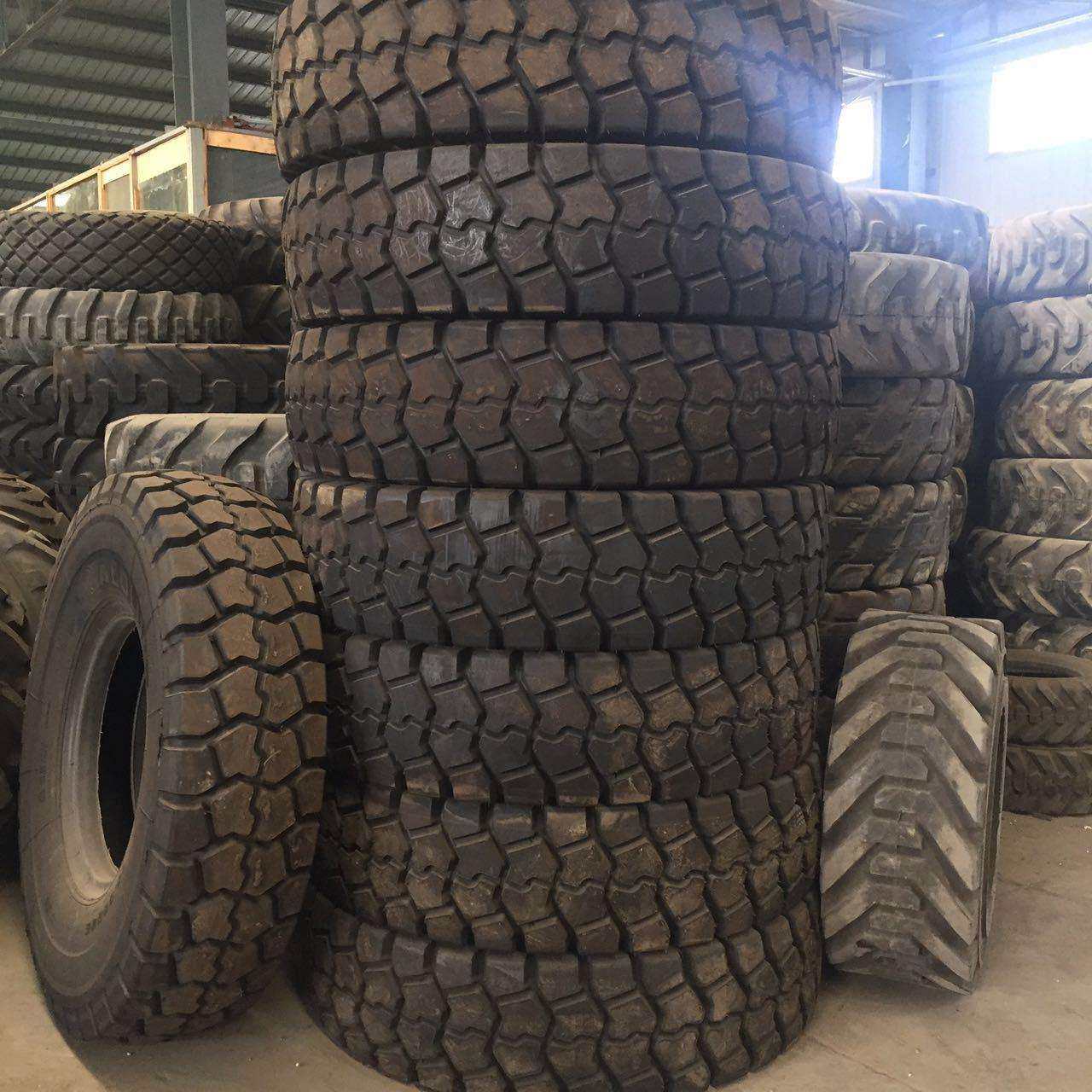 1300R25 13.00R25自卸宽体车轮胎 矿用翻斗车钢丝工程轮胎