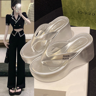 坡跟夹脚人字拖鞋女鞋子外穿2024新款夏季超高跟凉拖W增高厚底凉